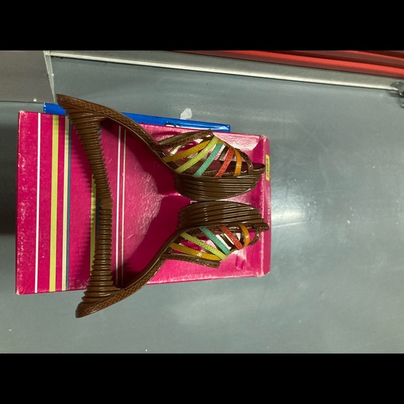 BCBGIRLS - Picture 4 of 9